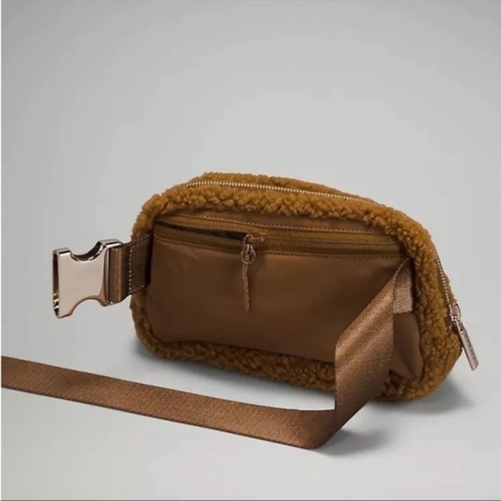 Lululemon Everywhere Belt Bag Fleece Burnt Caramel BTCA One Size NWT NEW - Picture 8 of 14